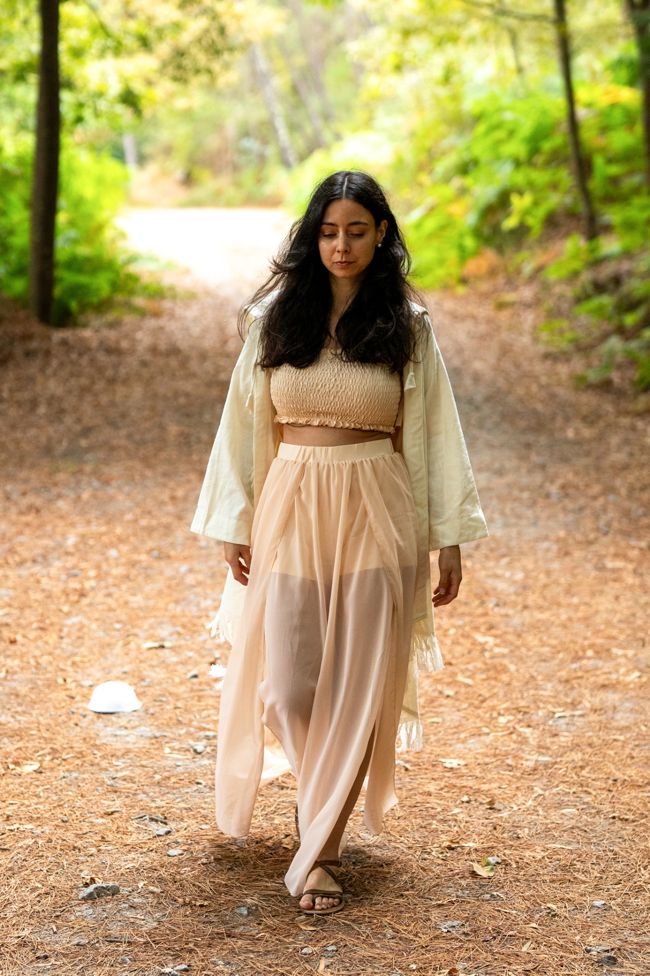 Daniela Figueiredo a caminhar na floresta